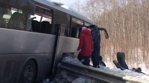 В Карагандинской области произошло ДТП с участием автобуса, перевозившего 58 граждан Таджикистана