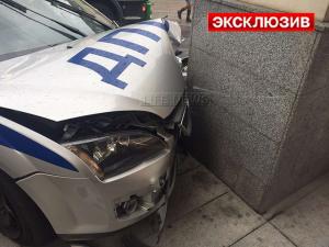 Демис Карибов протаранил служебный автомобиль ДПС 