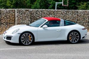 Обновленный Porsche 911 Targa замечен без камуфляжа 