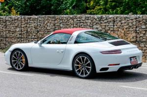 Обновленный Porsche 911 Targa замечен без камуфляжа 