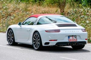 Обновленный Porsche 911 Targa замечен без камуфляжа 