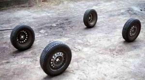 Автомобиль пытались разобрать на запчасти на глазах у хозяина в Кокшетау