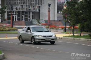 В Биробиджане обновляют дорожные знаки и разметку 