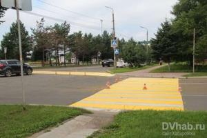 В Биробиджане обновляют дорожные знаки и разметку 