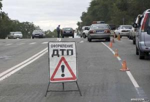 В Борисове водитель Citroen катал знакомого на капоте. Тот упал на дорогу и умер