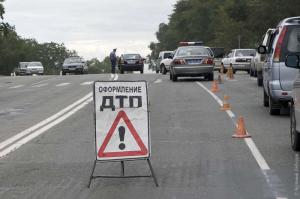 На Алтае в крупном ДТП погибли два человека, девять пострадали