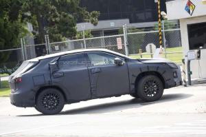 Шпионские снимки семиместного Lexus 