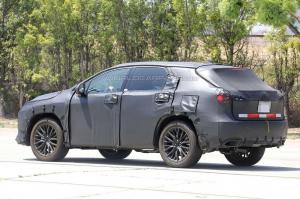 Шпионские снимки семиместного Lexus 