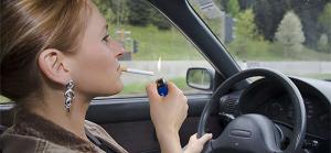 Автовладельцев хотят штрафовать за выброшенные из машин окурки