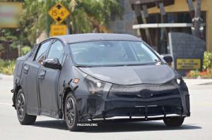 Опубликованы первые фотографии интерьера Toyota Prius следующего поколения
