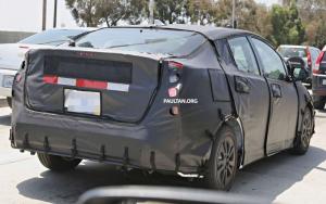 Шпионские снимки Toyota Prius  2016 года 