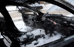 Mitsubishi Lancer сгорел в Алматы