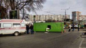 ДТП в Харькове: трамвай опрокинул маршрутку 