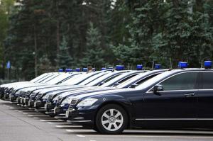 Чиновники потратят 200 миллионов рублей на 140 иномарок для автопарка