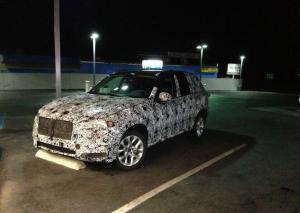 BMW X7 впервые сфотографировали во время испытаний