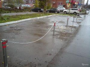 В Москве спилят антипарковочные столбики