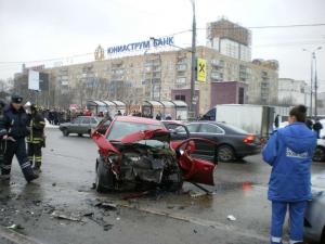 В Самаре водитель устроил ошеломляющее ДТП на глазах у сотрудников ГИБДД