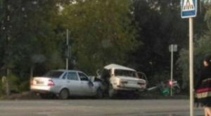 В Экибастузе Lada Priora протаранила такси - 1 человек погиб, двое в больнице