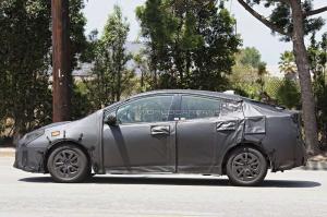 Шпионские снимки Toyota Prius 2016 года 