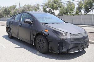 Шпионские снимки Toyota Prius 2016 года 