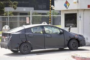 Шпионские снимки Toyota Prius 2016 года 