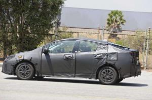 Шпионские снимки Toyota Prius 2016 года 