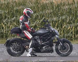 Шпионские снимки Ducati Diavel 2016 года 