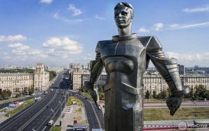 Автобус и маршрутка столкнулись на Ленинском проспекте в Москве