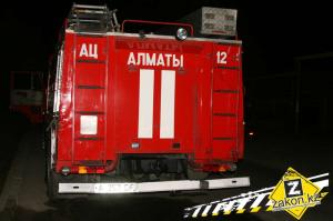 В Алматы владелец сгоревшей Ауди подозревает, что ее подожгли