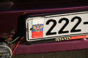 Крымчане не хотят вешать на автомобили российские номера