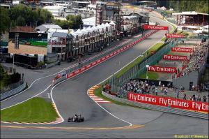 FIA убрала новый поребрик в Raidillon