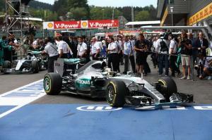 В Mercedes довольны уик-эндом и поздравляют Lotus