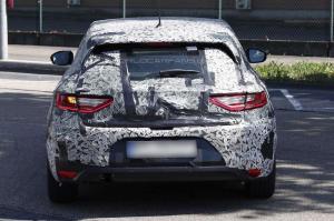 Шпионские снимки Renault Megane 2016 года 