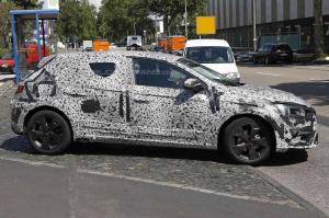 Шпионские снимки Renault Megane 2016 года 