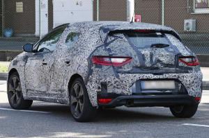 Шпионские снимки Renault Megane 2016 года 