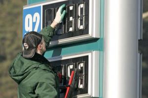 Бензин в Украине подешевел