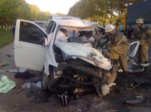 В Хмельницкой области в ДТП с Mercedes Vito и грузовиком пострадали 7 человек