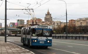 На северо-западе Москвы в ДТП с троллейбусом пострадали три человека