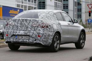Mercedes вывел на тесты серийную версию GLC Coupe