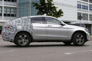 Mercedes вывел на тесты серийную версию GLC Coupe 