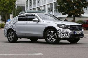 Mercedes вывел на тесты серийную версию GLC Coupe 