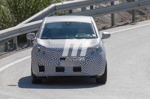 Новый Peugeot 3008 впервые заметили на тестах 