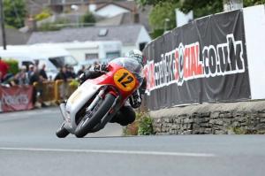 Дин Харрисон выиграл гонку Bennetts 500cc Classic TT 2015