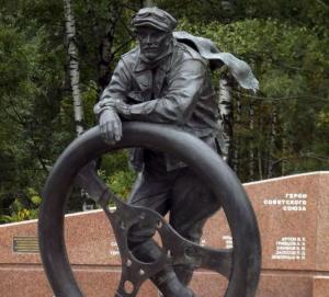 Памятник героям-шоферам появился в Москве