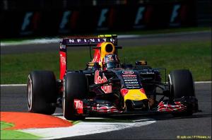 В Red Bull Racing планируют двойную замену моторов
