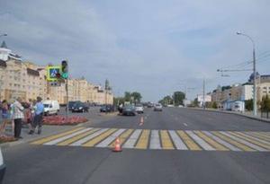 На пешеходном переходе в Бресте троллейбус сбил маму с ребенком