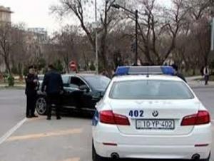 В Баку водитель пытался зарезать гаишников