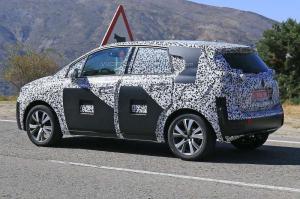 Шпионские снимки Opel Meriva 2017 года 