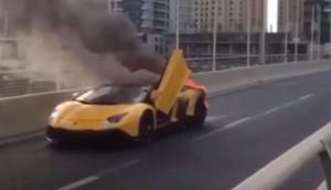 В Дубае огонь уничтожил суперкар Lamborghini Aventador Roadster