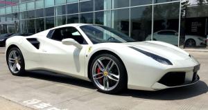 Внешность итальянского суперкара Ferrari 488 Spider перестала быть секретом